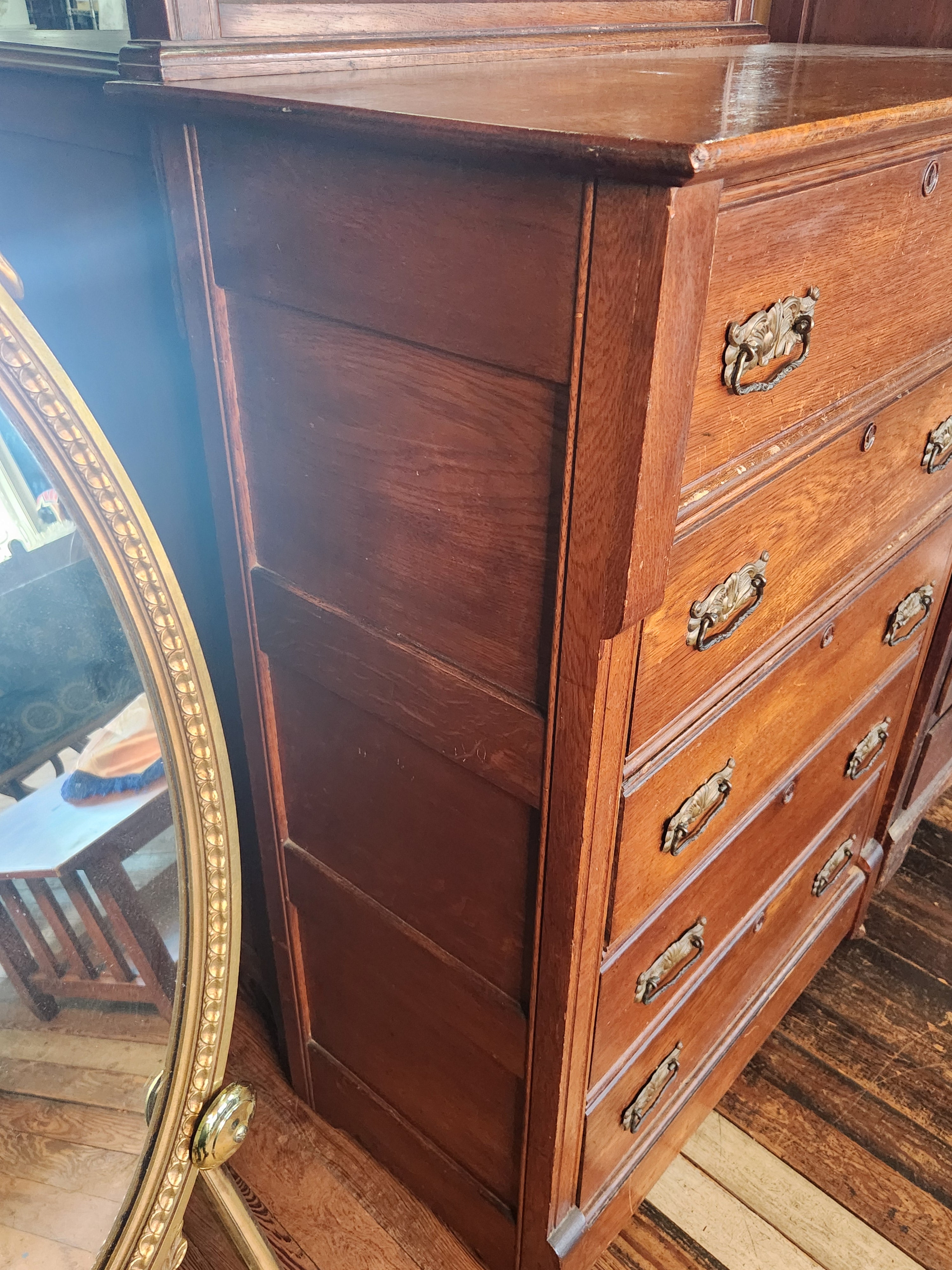 Antique Victorian or Eastlake-Style Oak Chest of Drawers