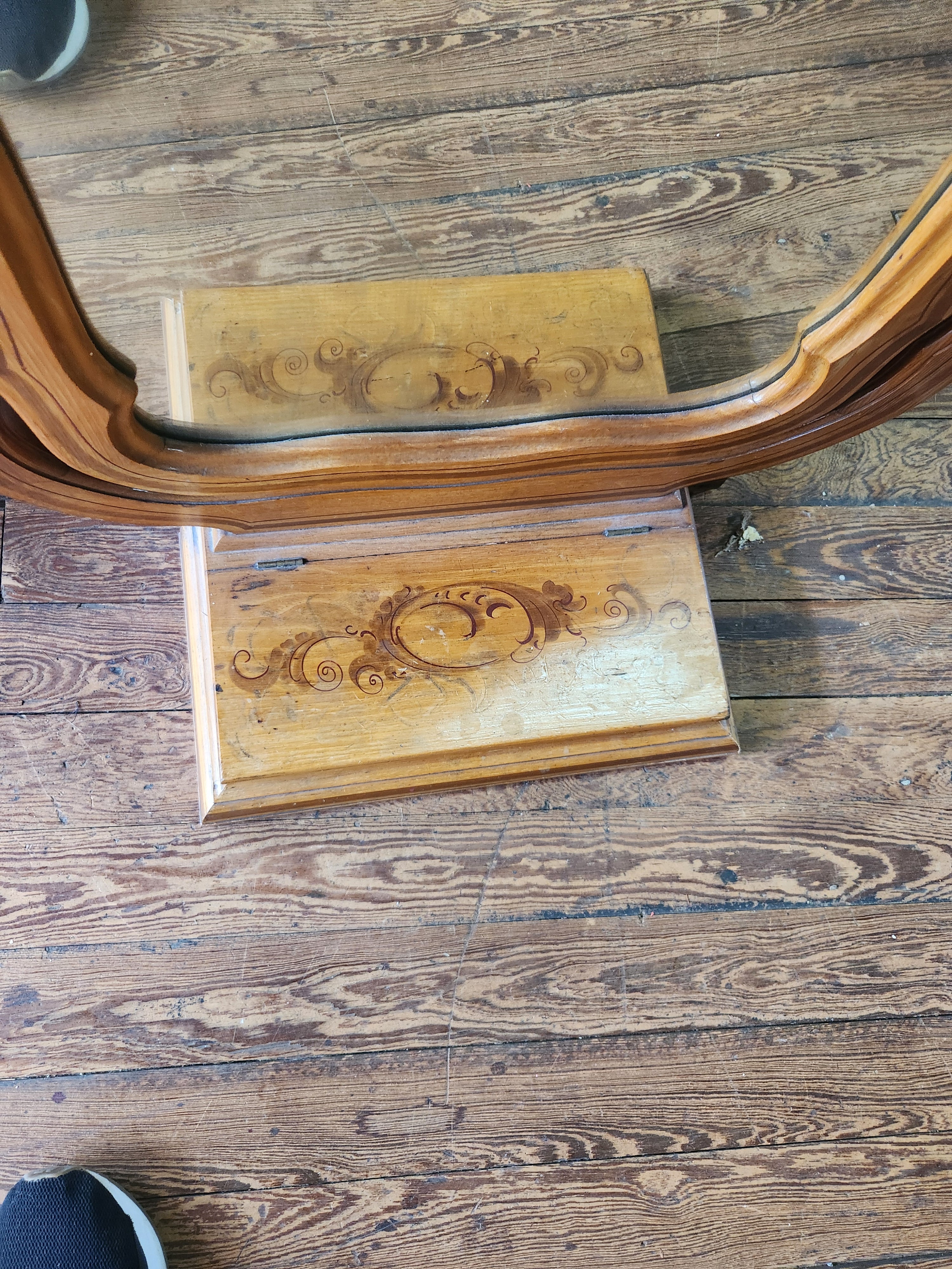 Victorian-style Swivel Dresser Mirror with Built-in Glove Box Base