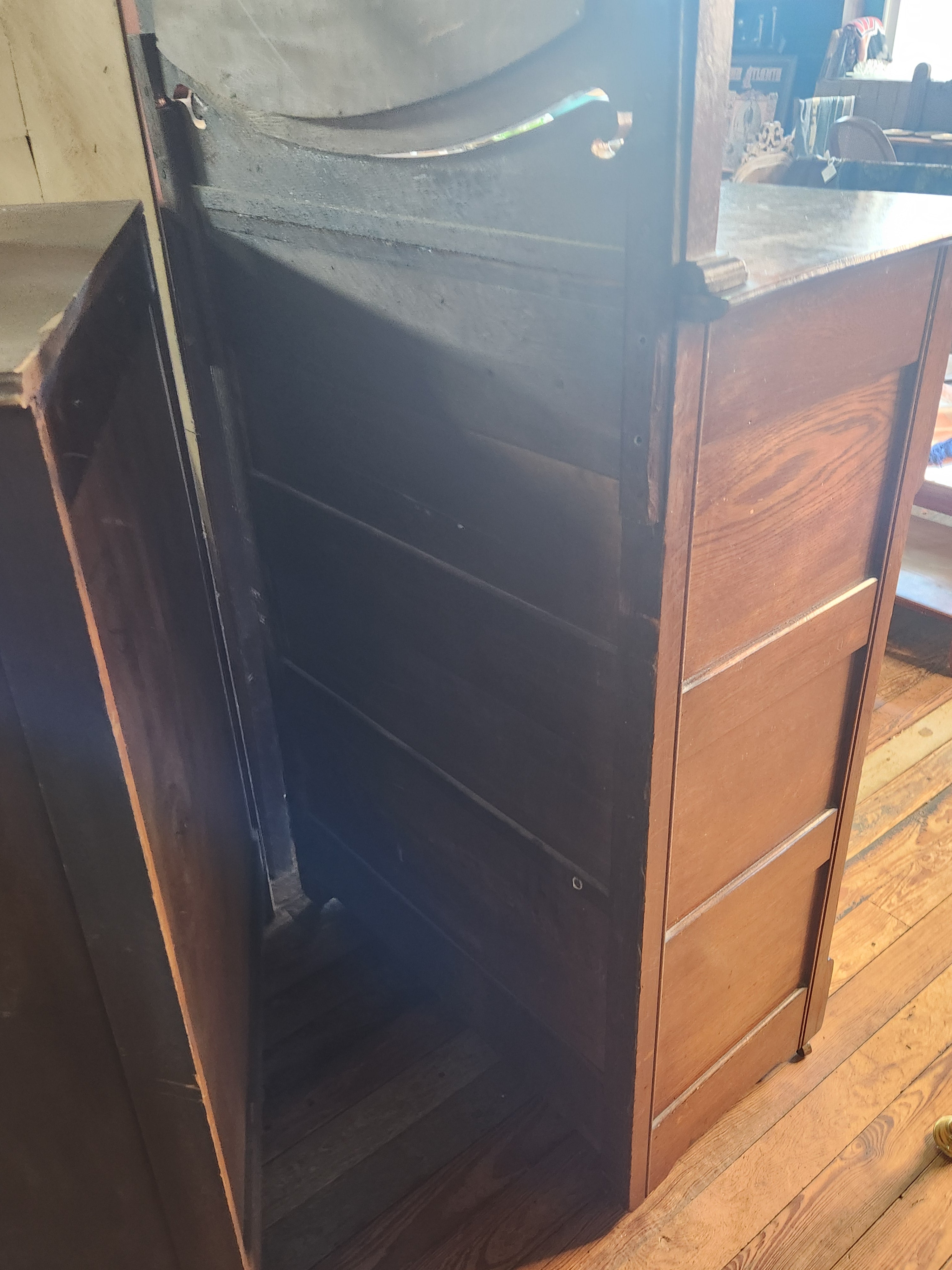 Antique Victorian or Eastlake-Style Oak Chest of Drawers