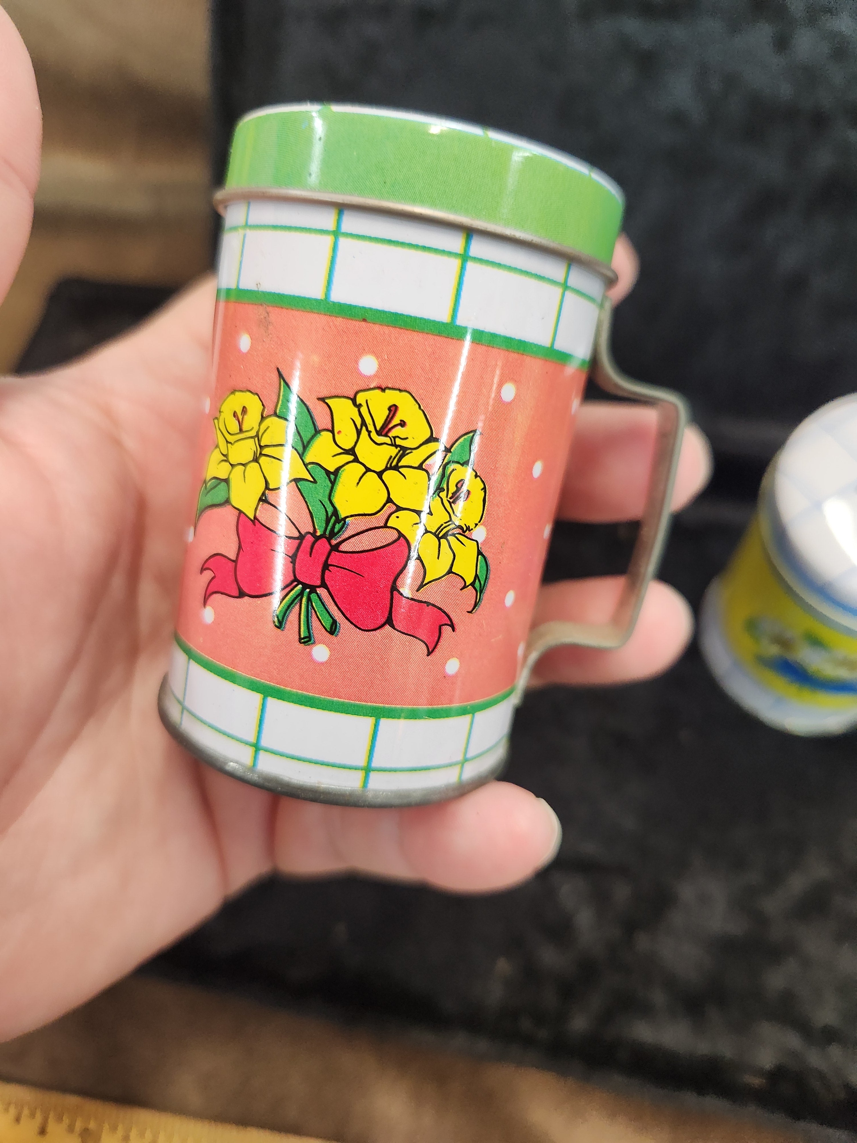 Vintage Tin S& P Shakers Country Flowers