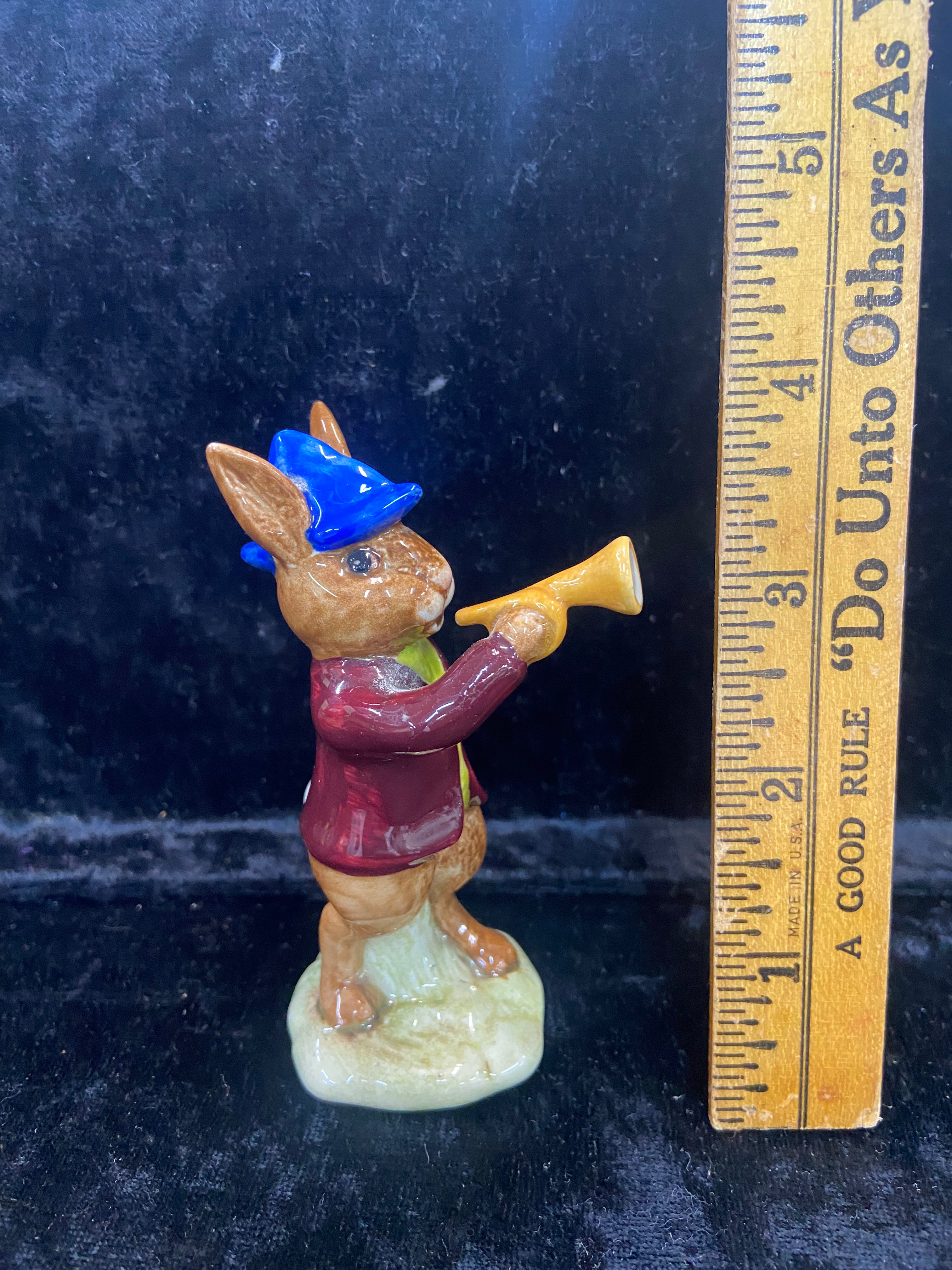 Vintage Royal Doulton "Rise and Shine" Bunnykins Figurine