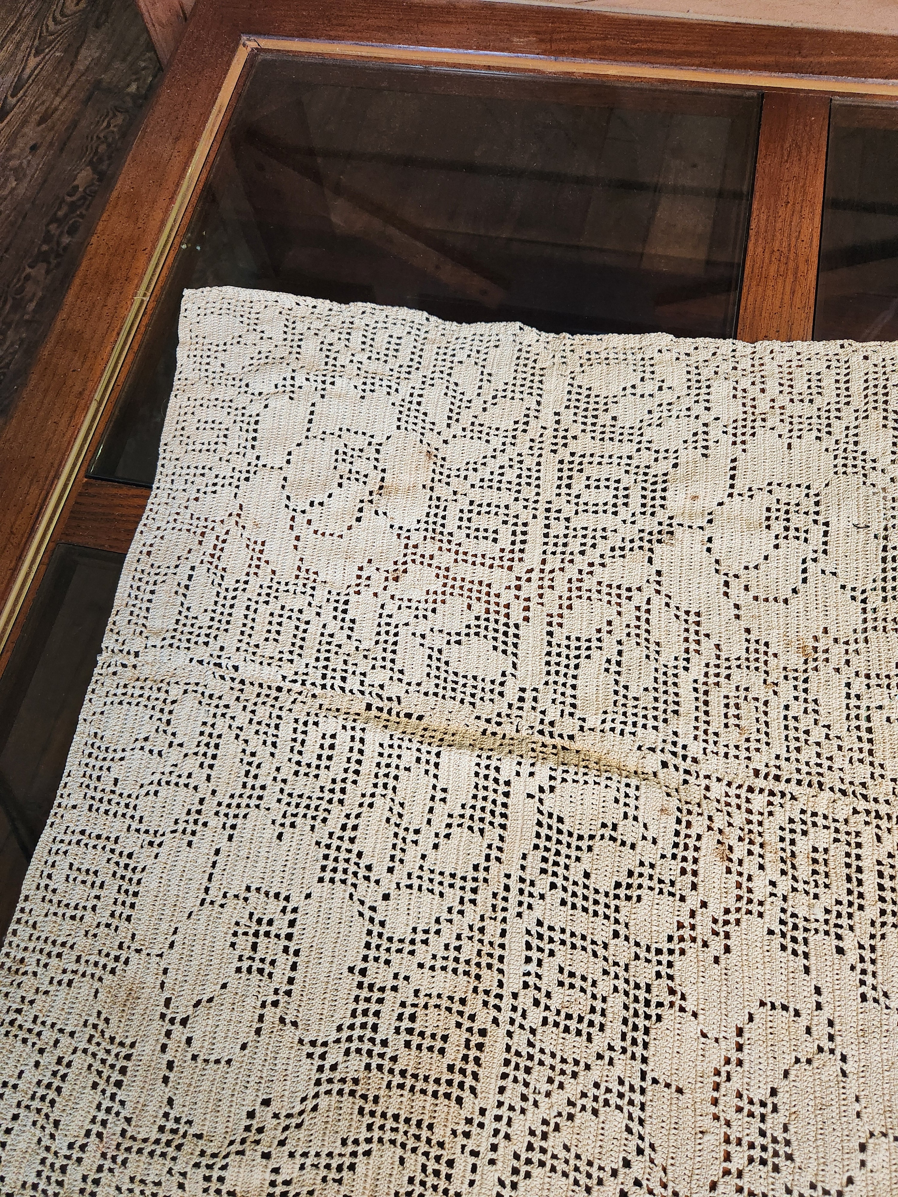 Vintage Hand-Crocheted Ecru Filet Crochet Piece