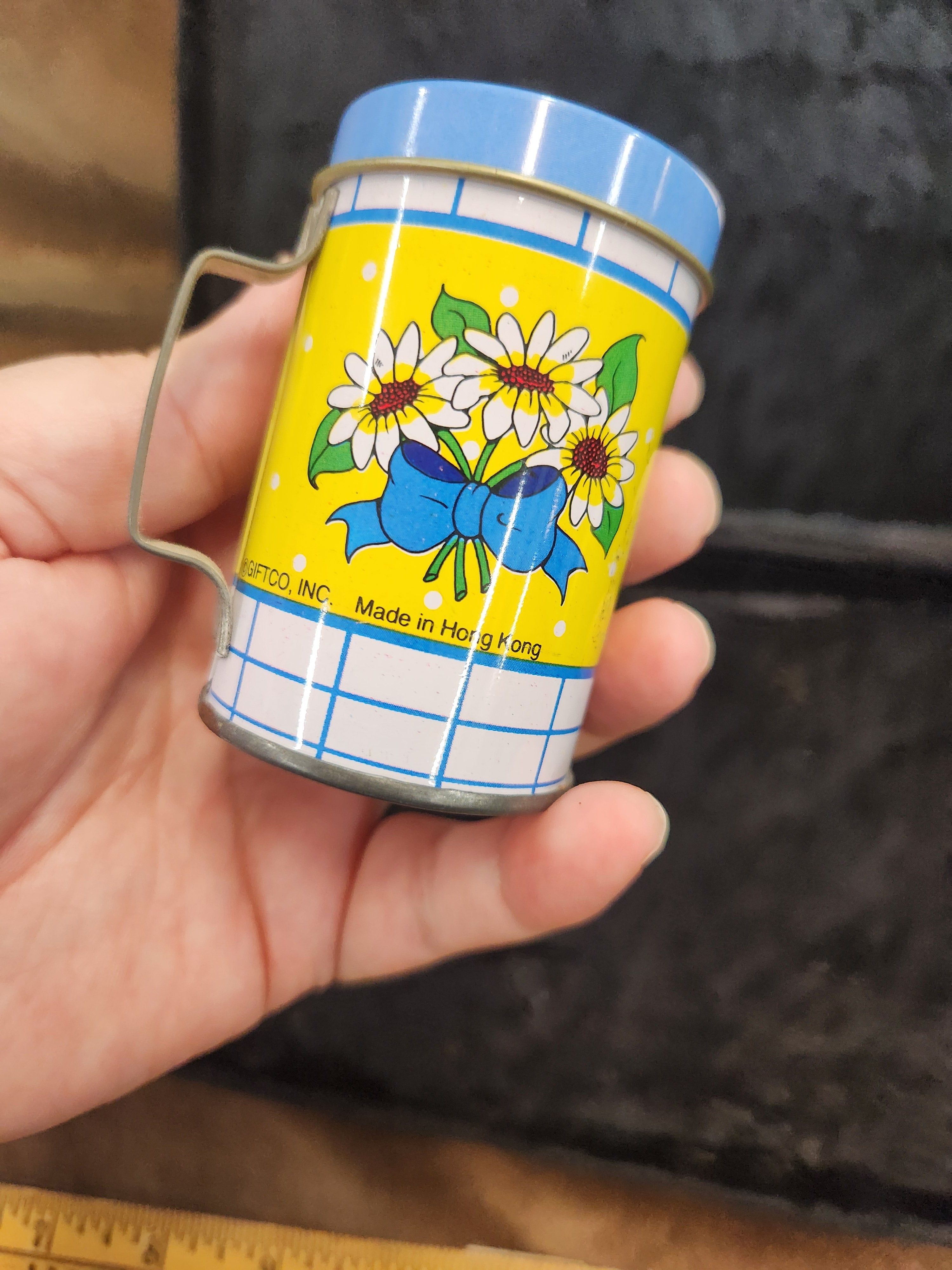 Vintage Tin S& P Shakers Country Flowers