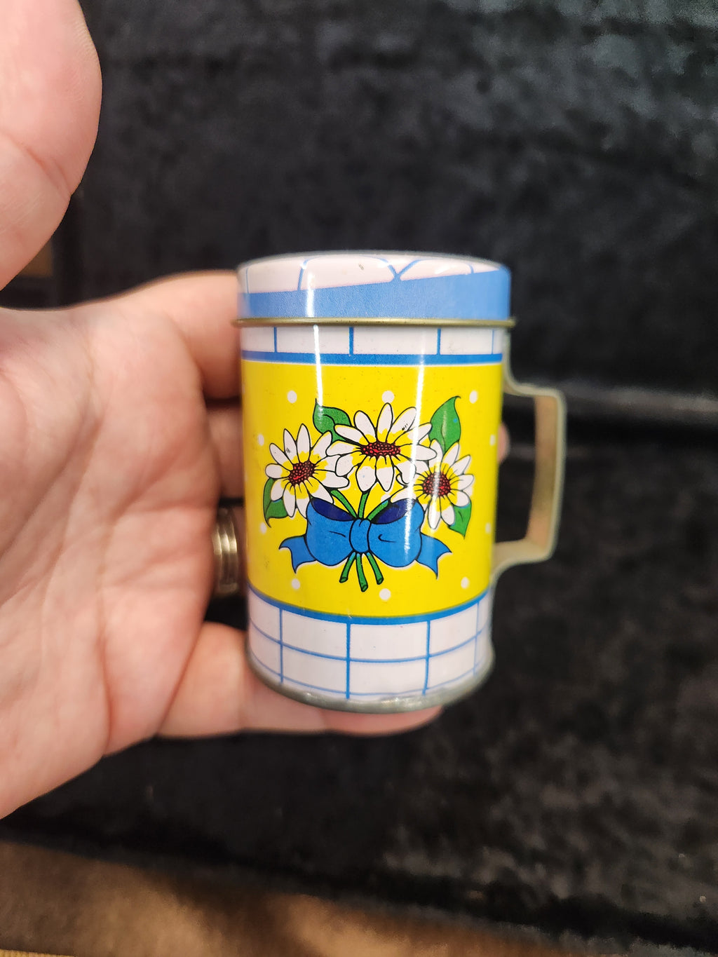 Vintage Tin S& P Shakers Country Flowers
