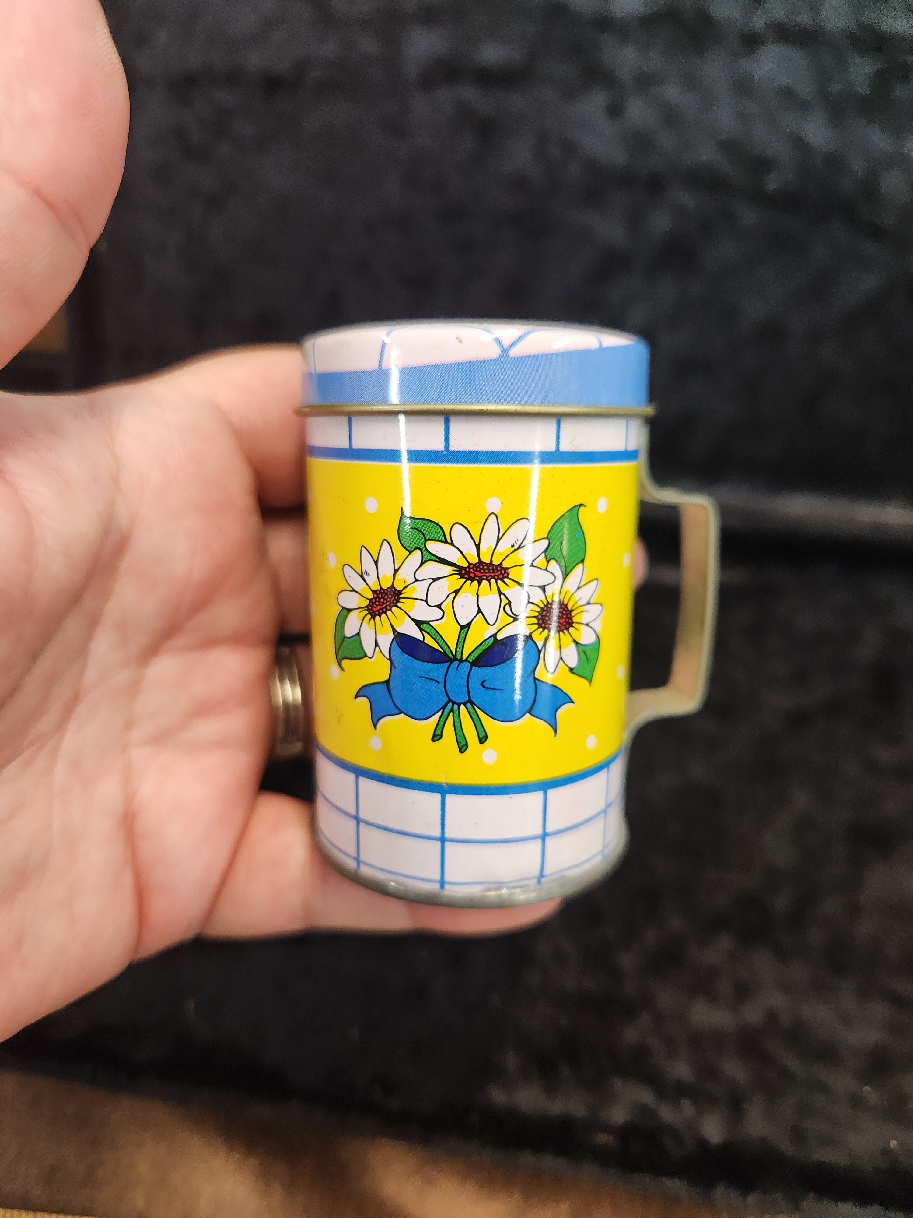 Vintage Tin S& P Shakers Country Flowers
