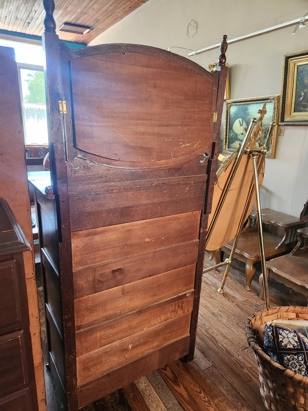 Antique Victorian or Eastlake-Style Oak Chest of Drawers